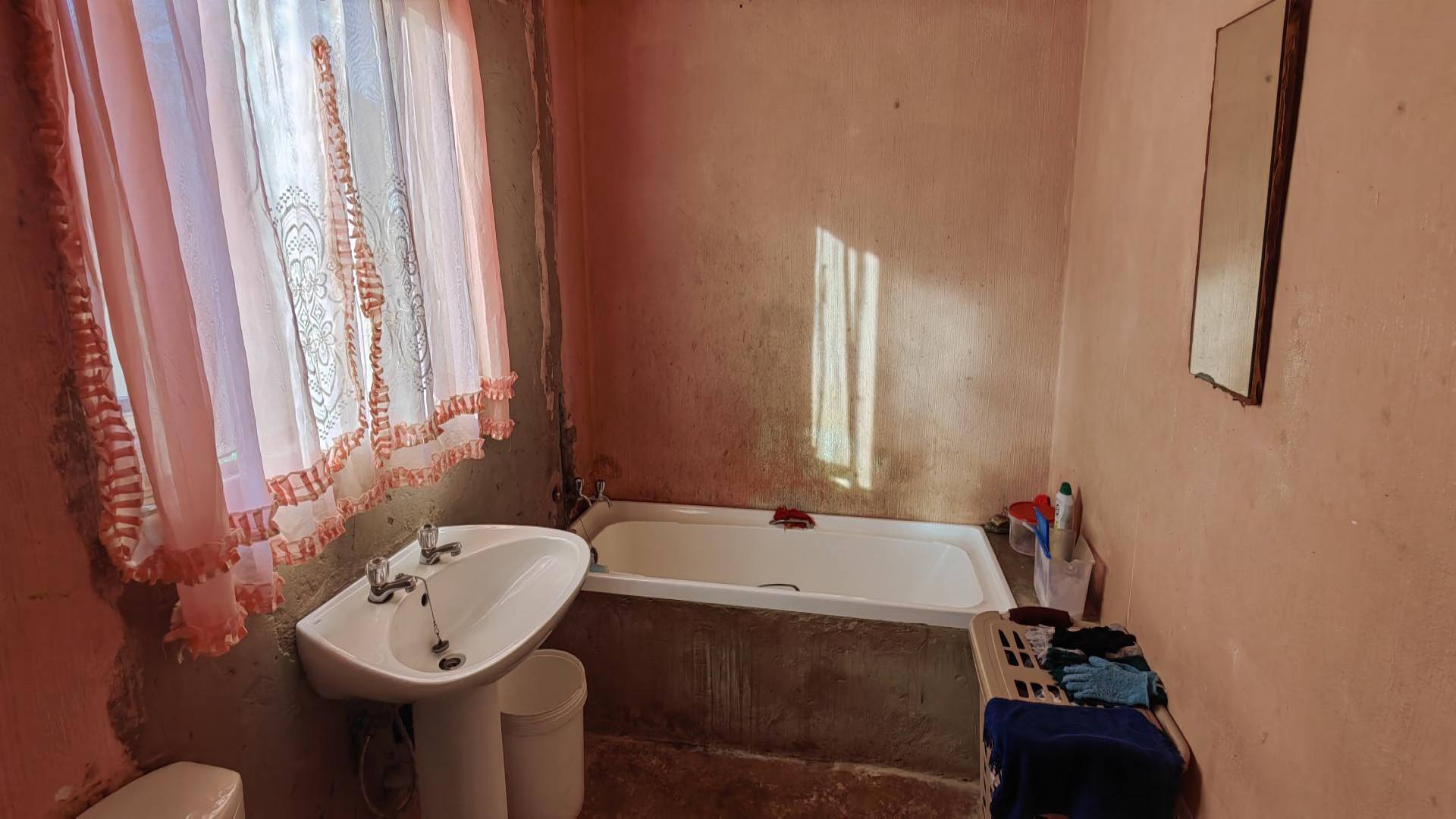 Bathroom 1 of property in Vosloorus