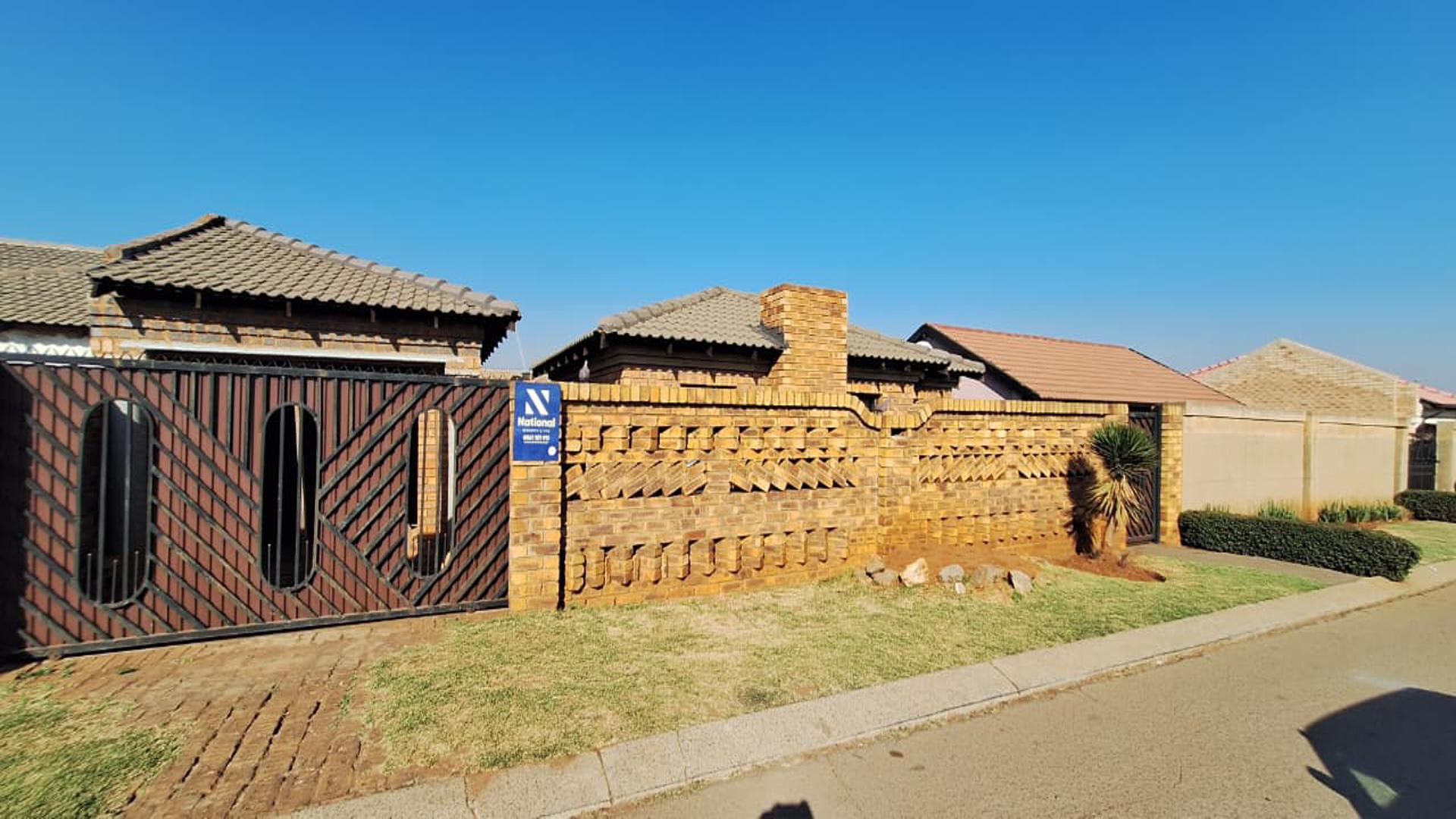 Front View of property in Vosloorus