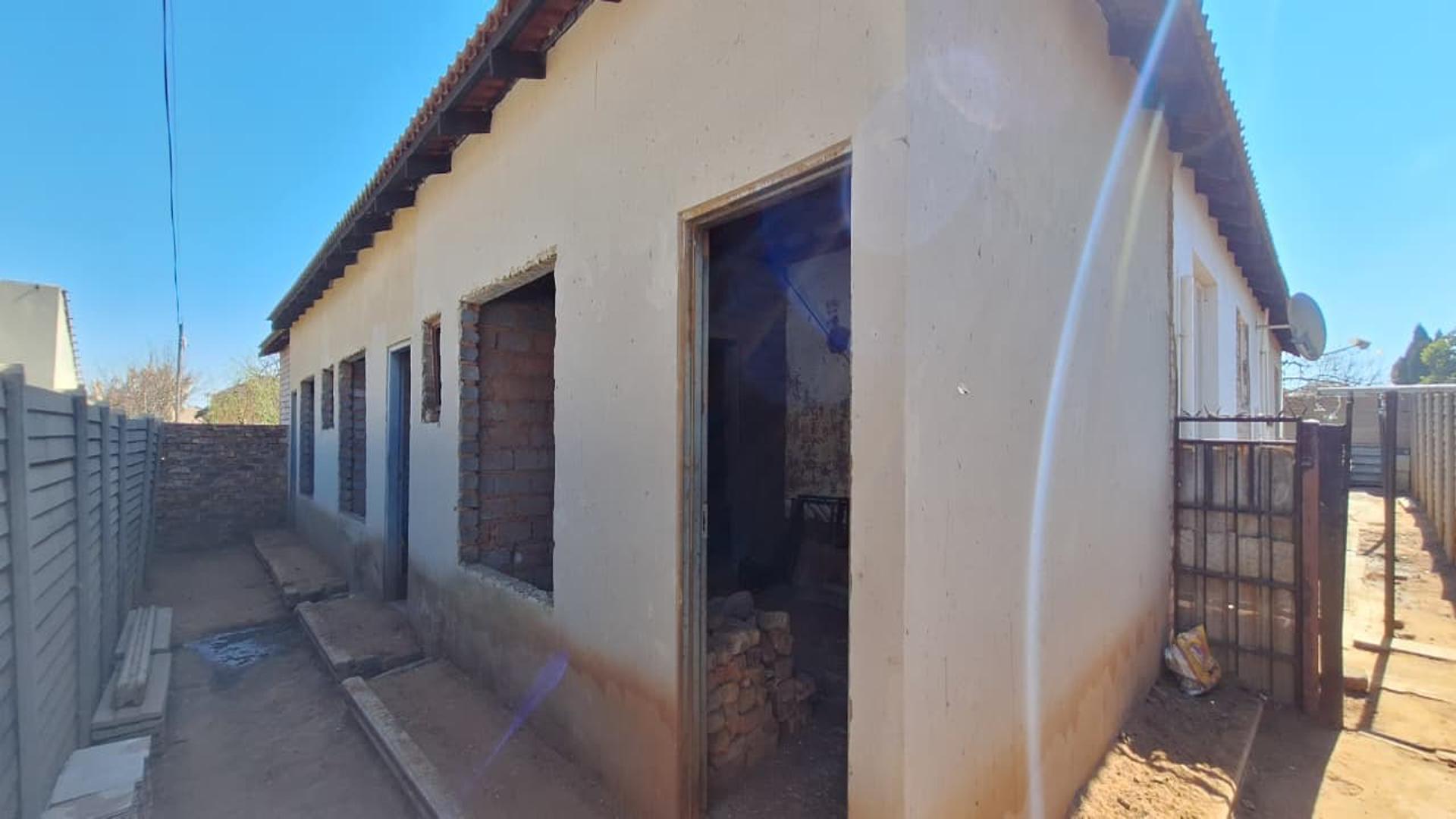 Backyard of property in Vosloorus