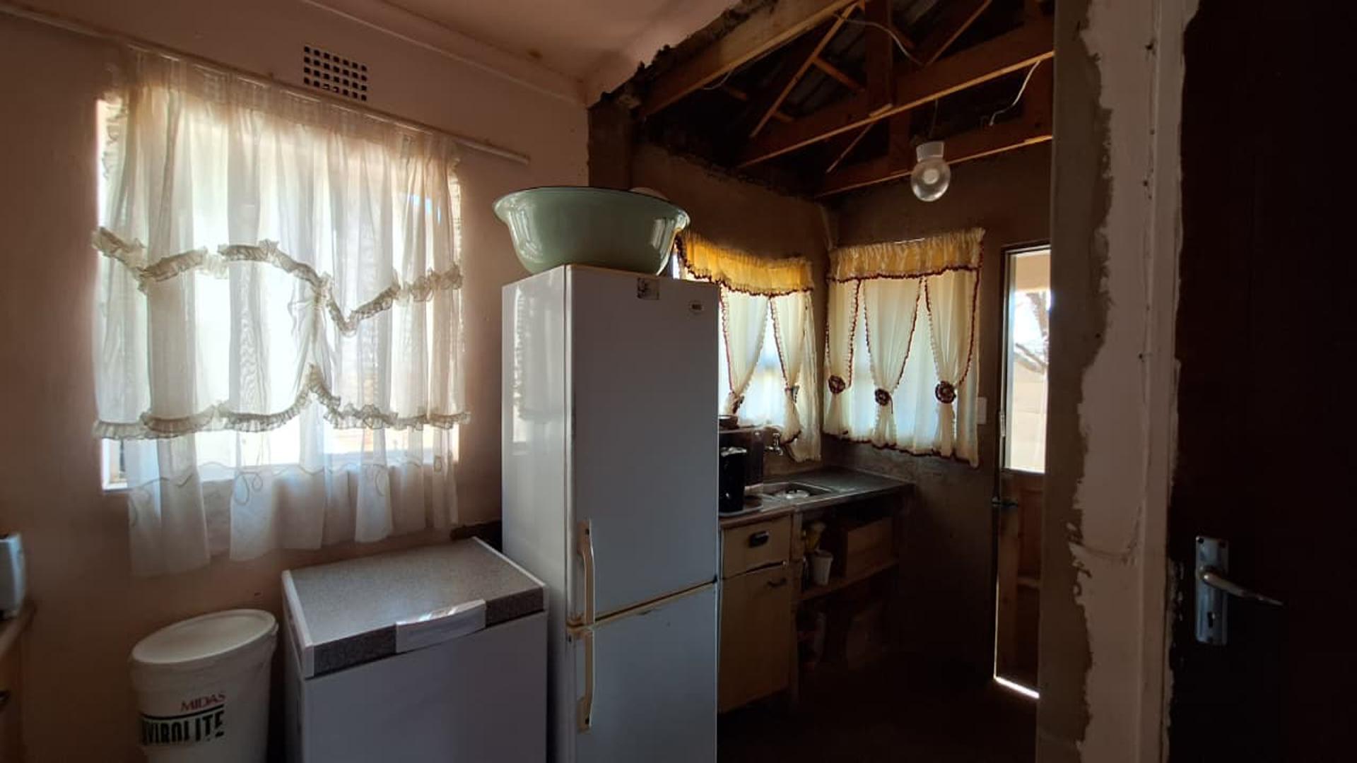 Kitchen - 10 square meters of property in Vosloorus