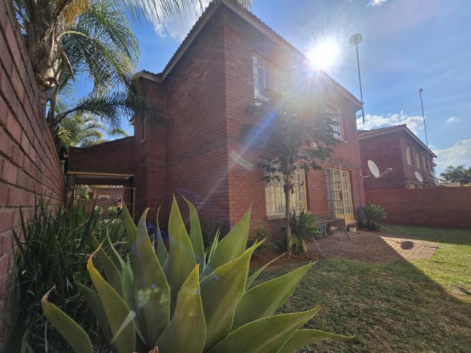 3 Bedroom Sectional Title for Sale For Sale in Bendor - MR712045