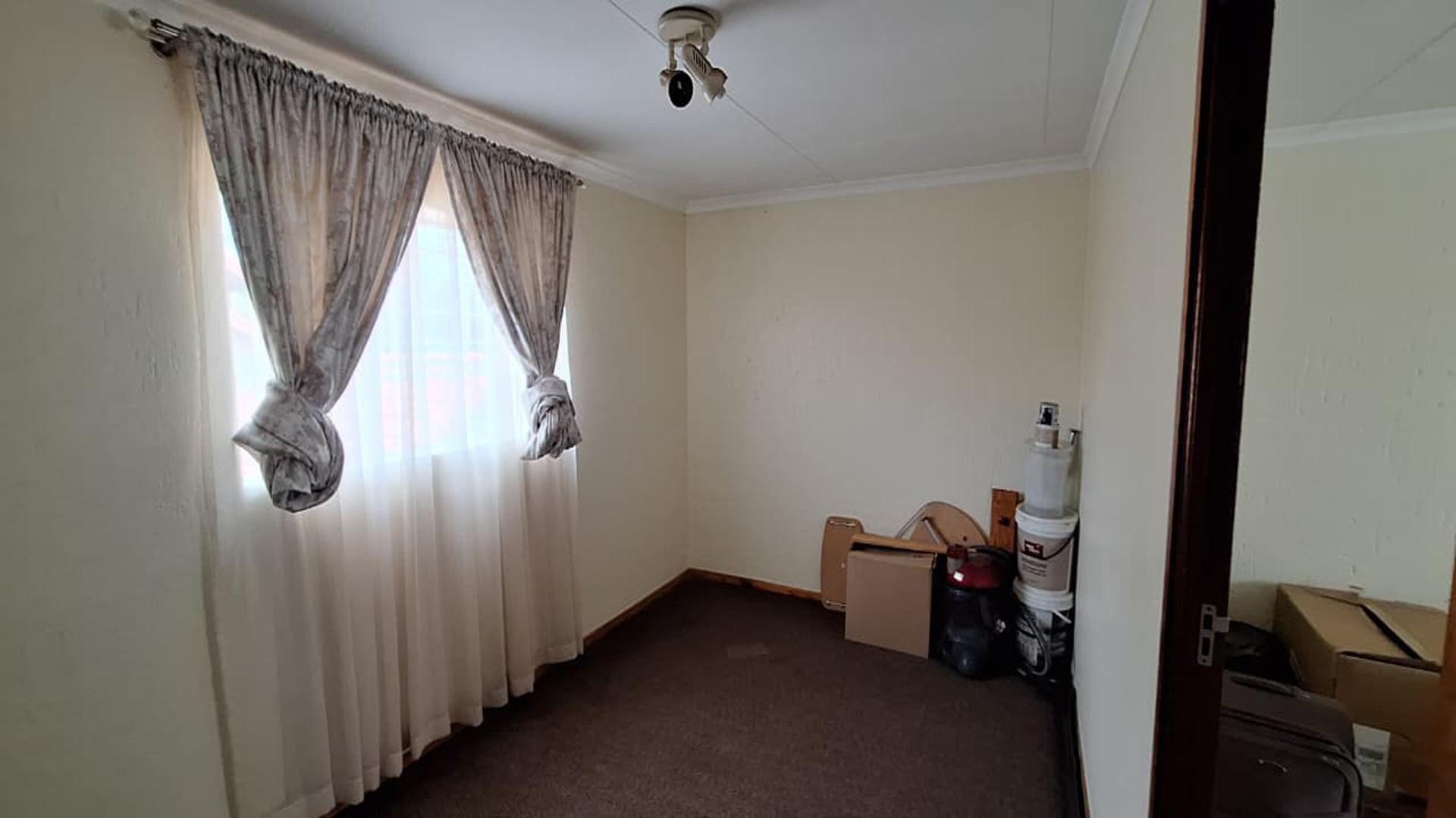 Spaces - 24 square meters of property in Ravenswood