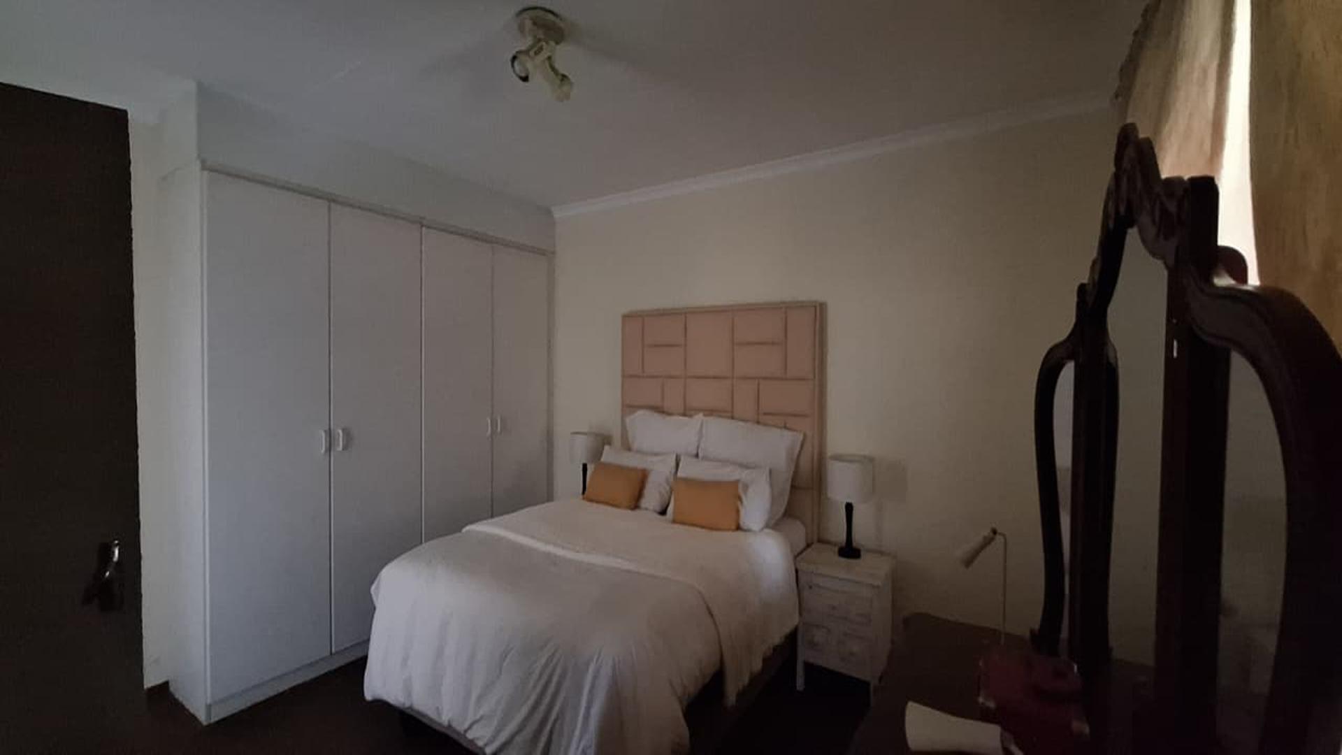 Main Bedroom - 20 square meters of property in Ravenswood