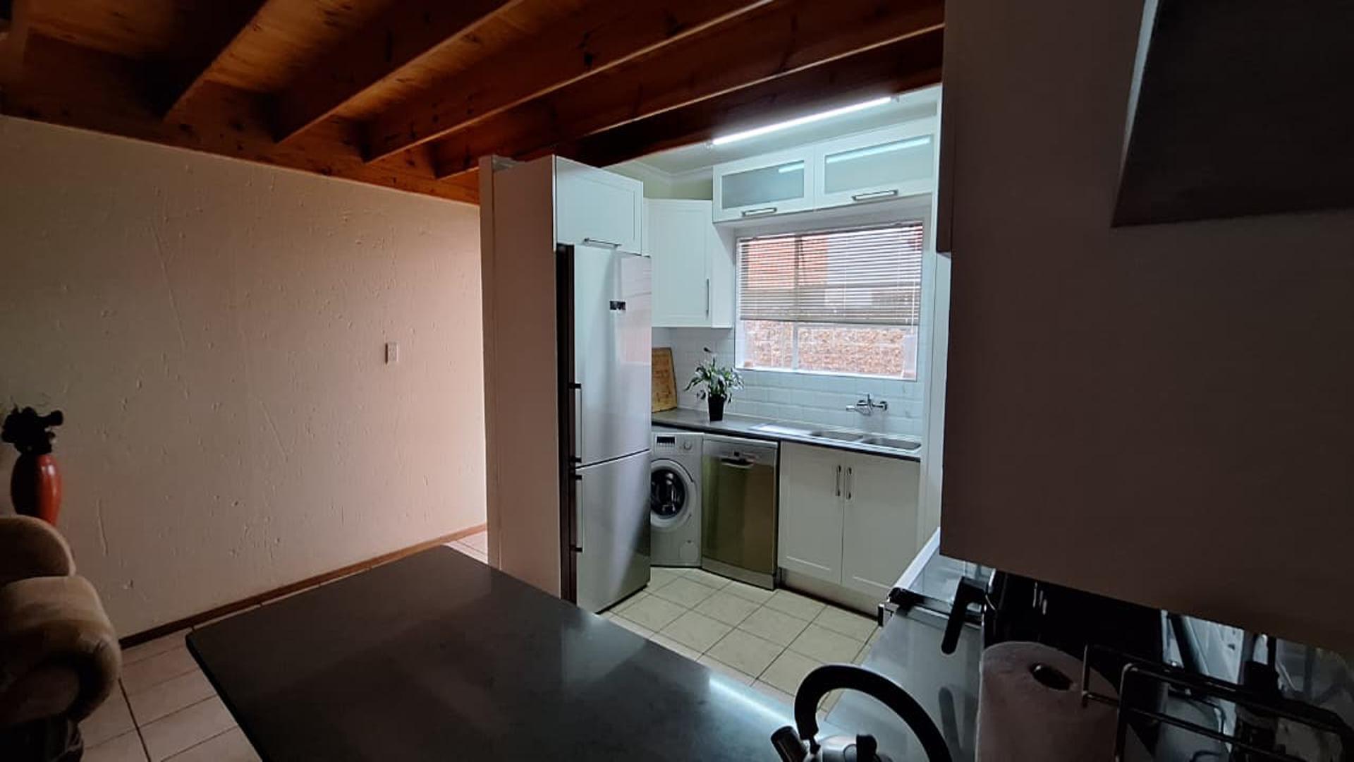 Kitchen - 13 square meters of property in Ravenswood