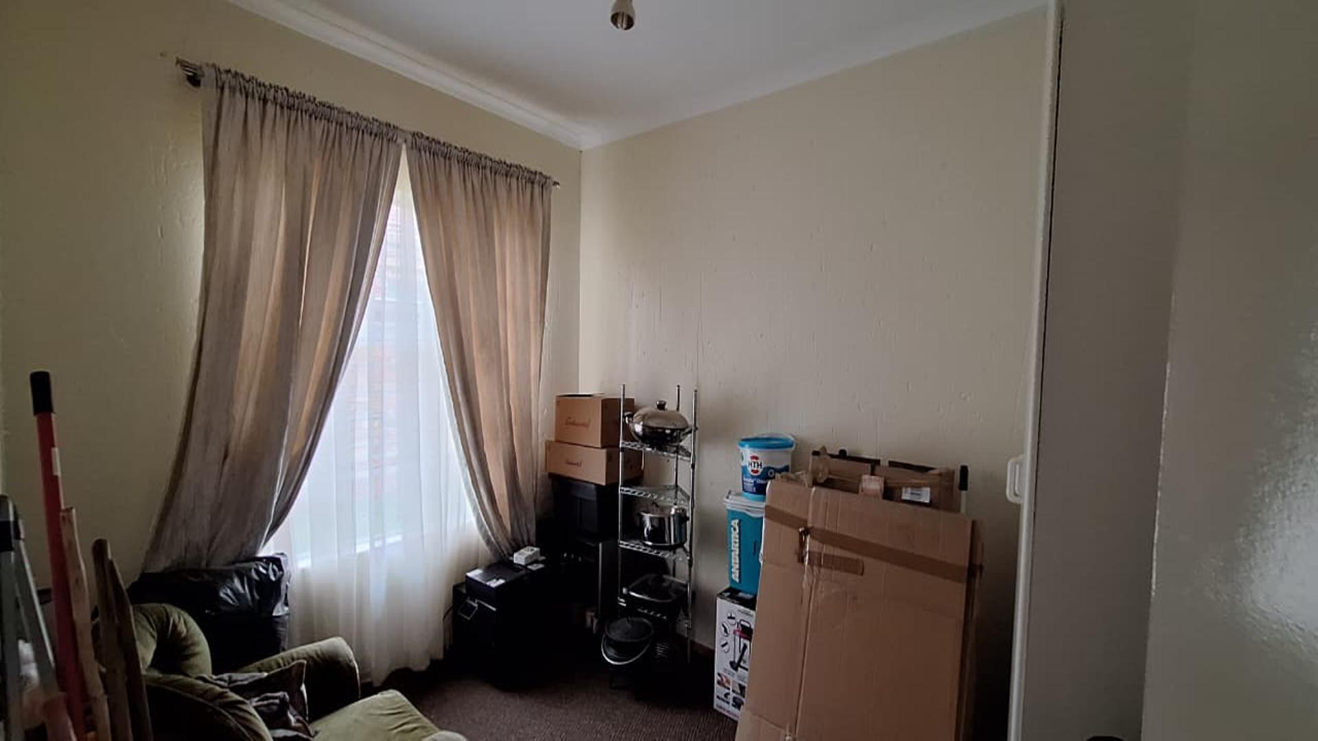 Bed Room 2 - 9 square meters of property in Ravenswood
