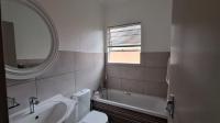 Bathroom 1 - 5 square meters of property in Ravenswood