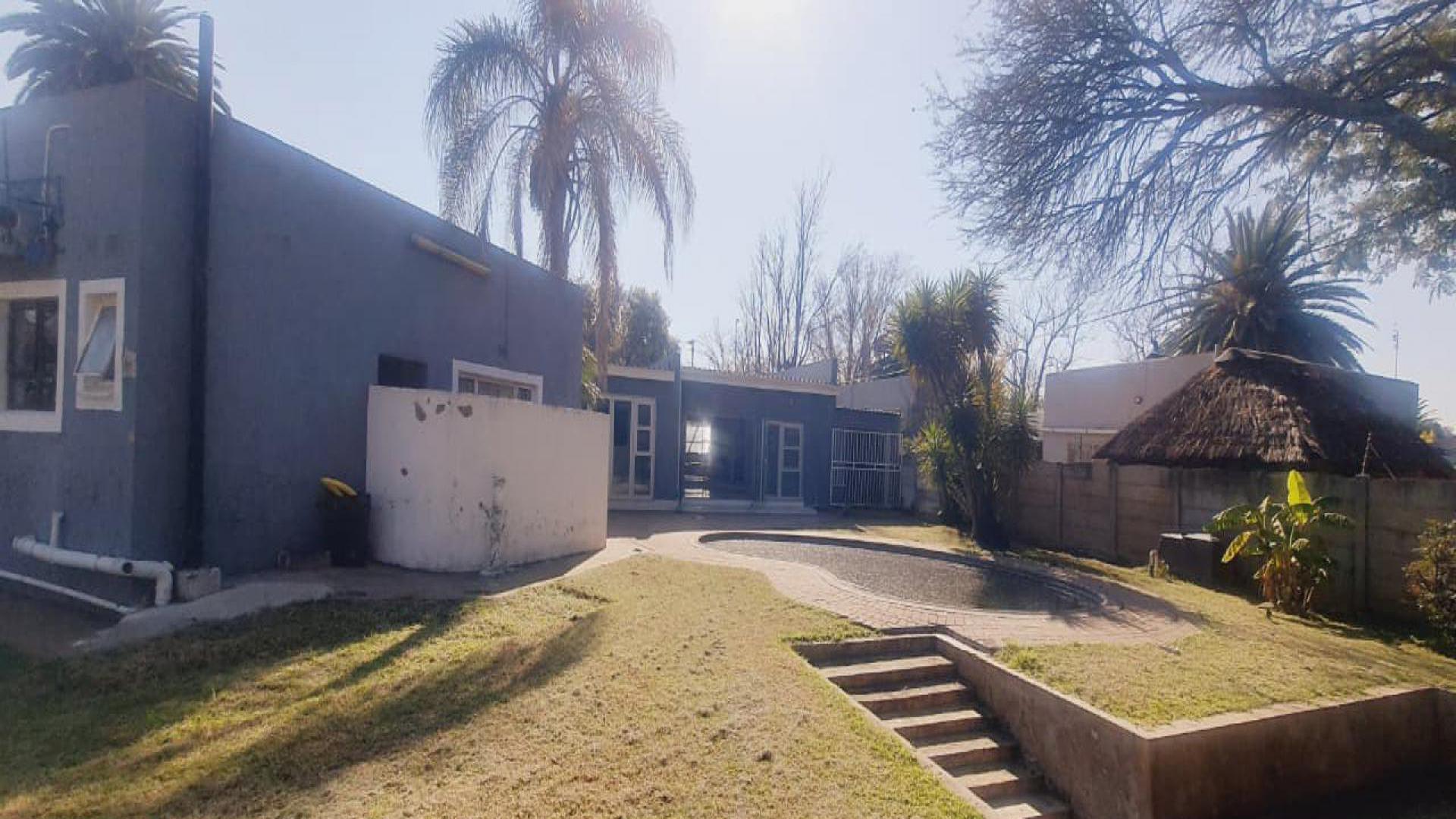Backyard of property in La Hoff