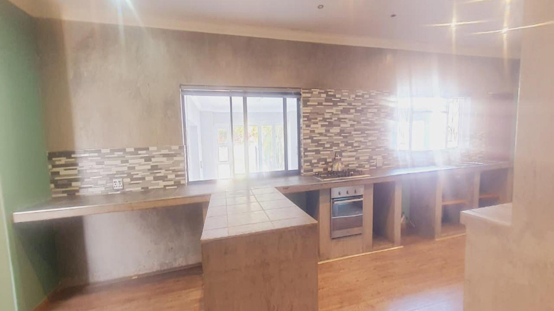 Kitchen of property in La Hoff