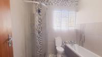 Bathroom 2 of property in La Hoff