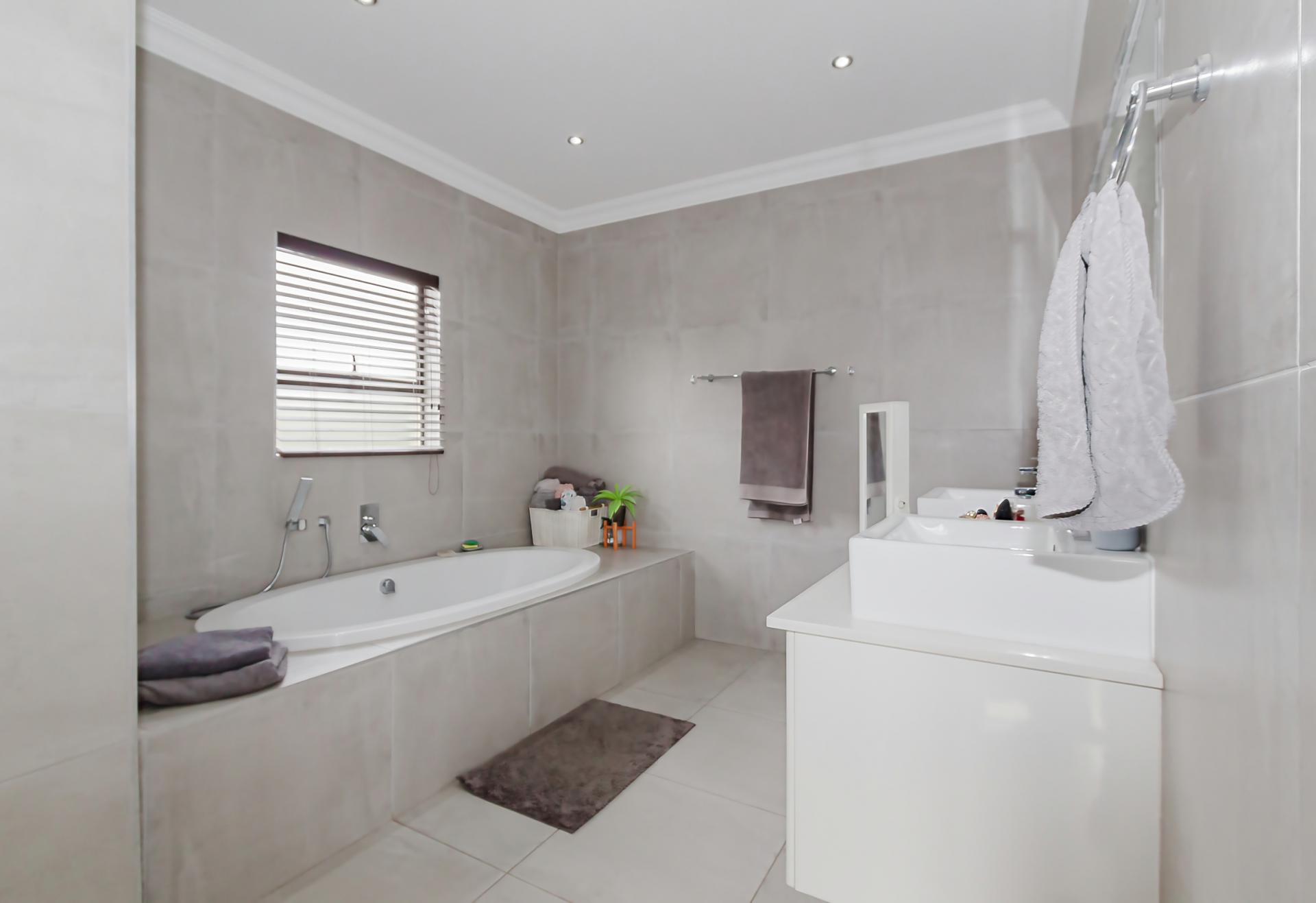  of property in Glen Marais