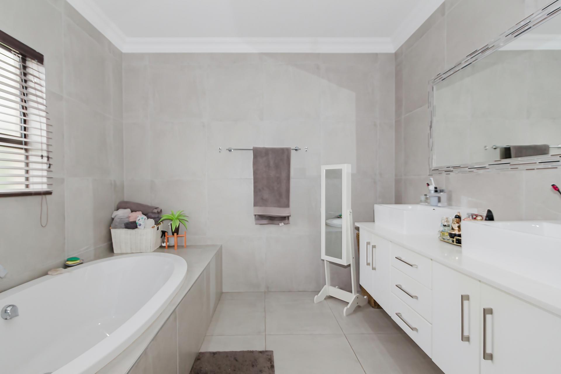  of property in Glen Marais