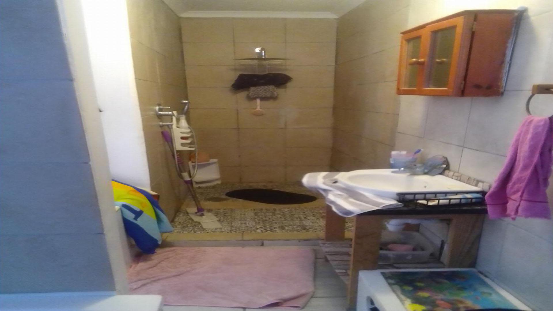 Bathroom 1 of property in Struis Bay