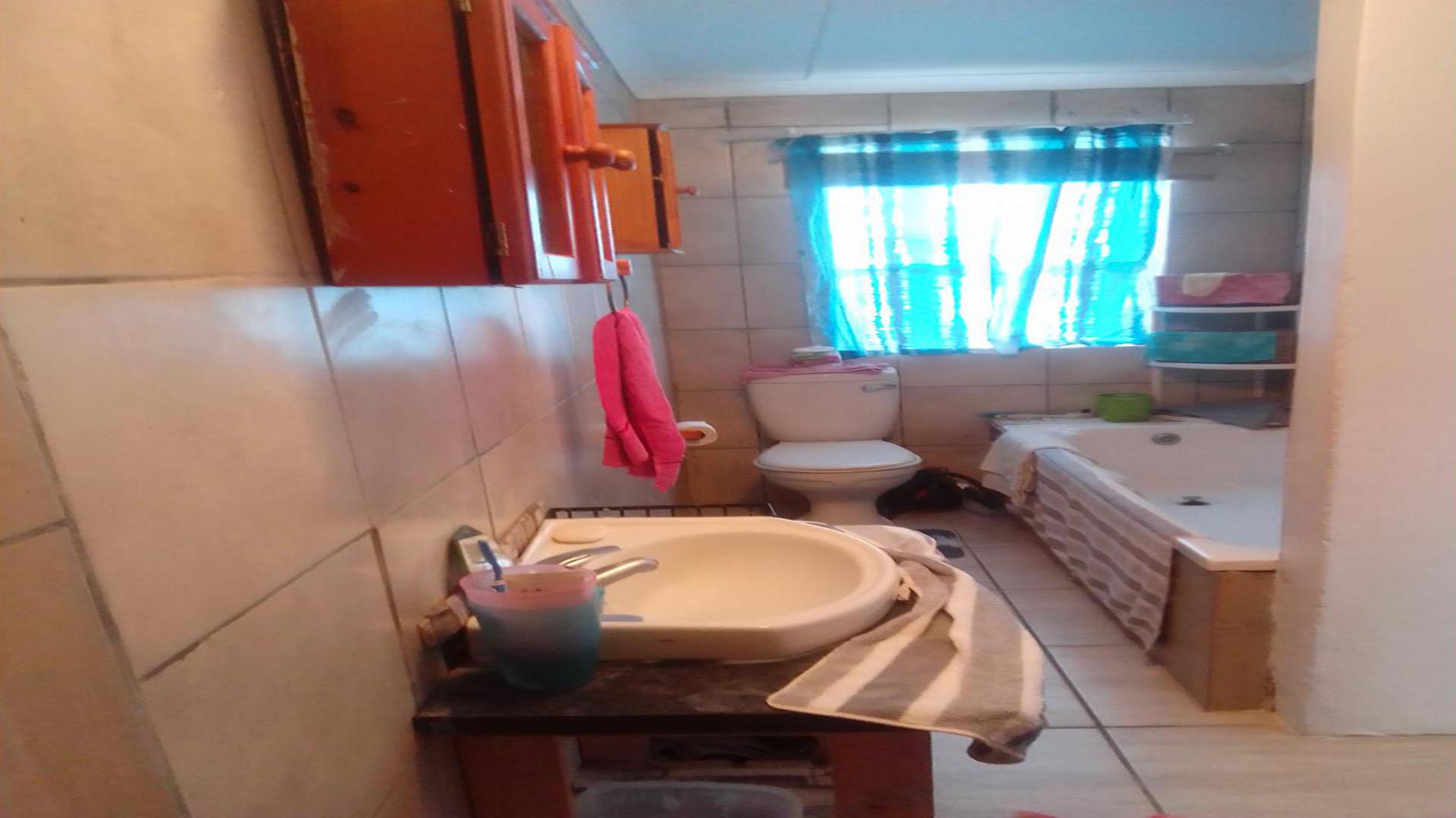 Bathroom 1 of property in Struis Bay