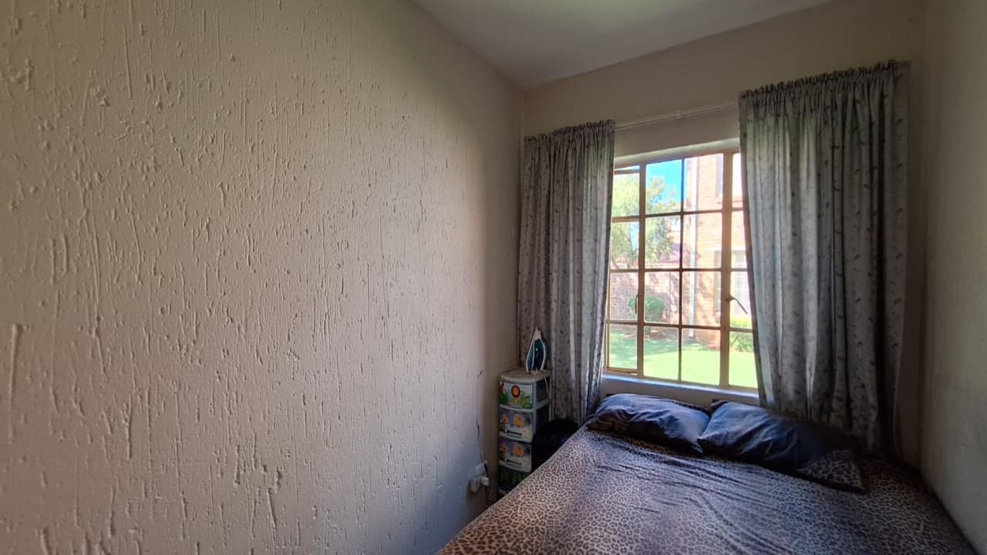 Bed Room 2 - 8 square meters of property in Hughes