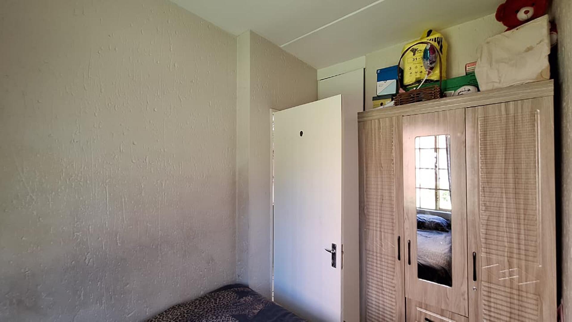 Bed Room 2 - 8 square meters of property in Hughes