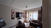 Lounges - 16 square meters of property in Hughes
