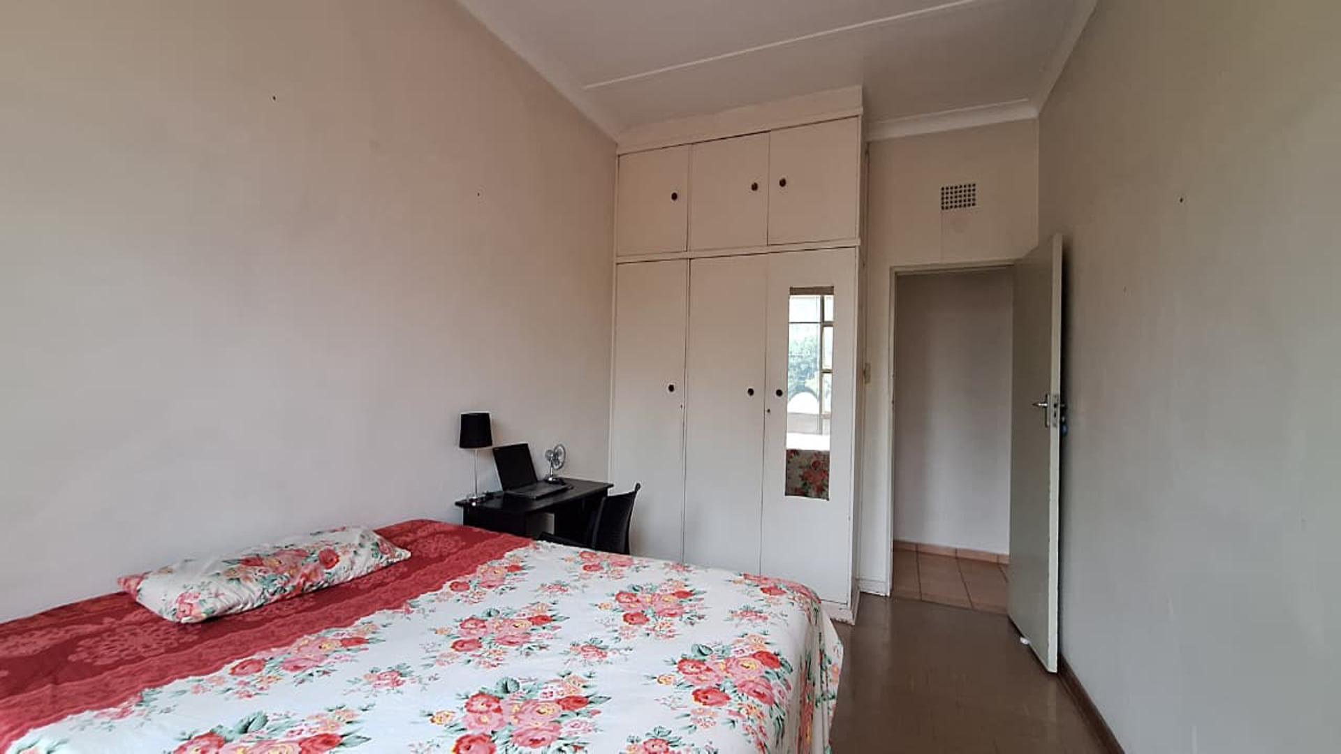 Bed Room 2 - 17 square meters of property in Florida