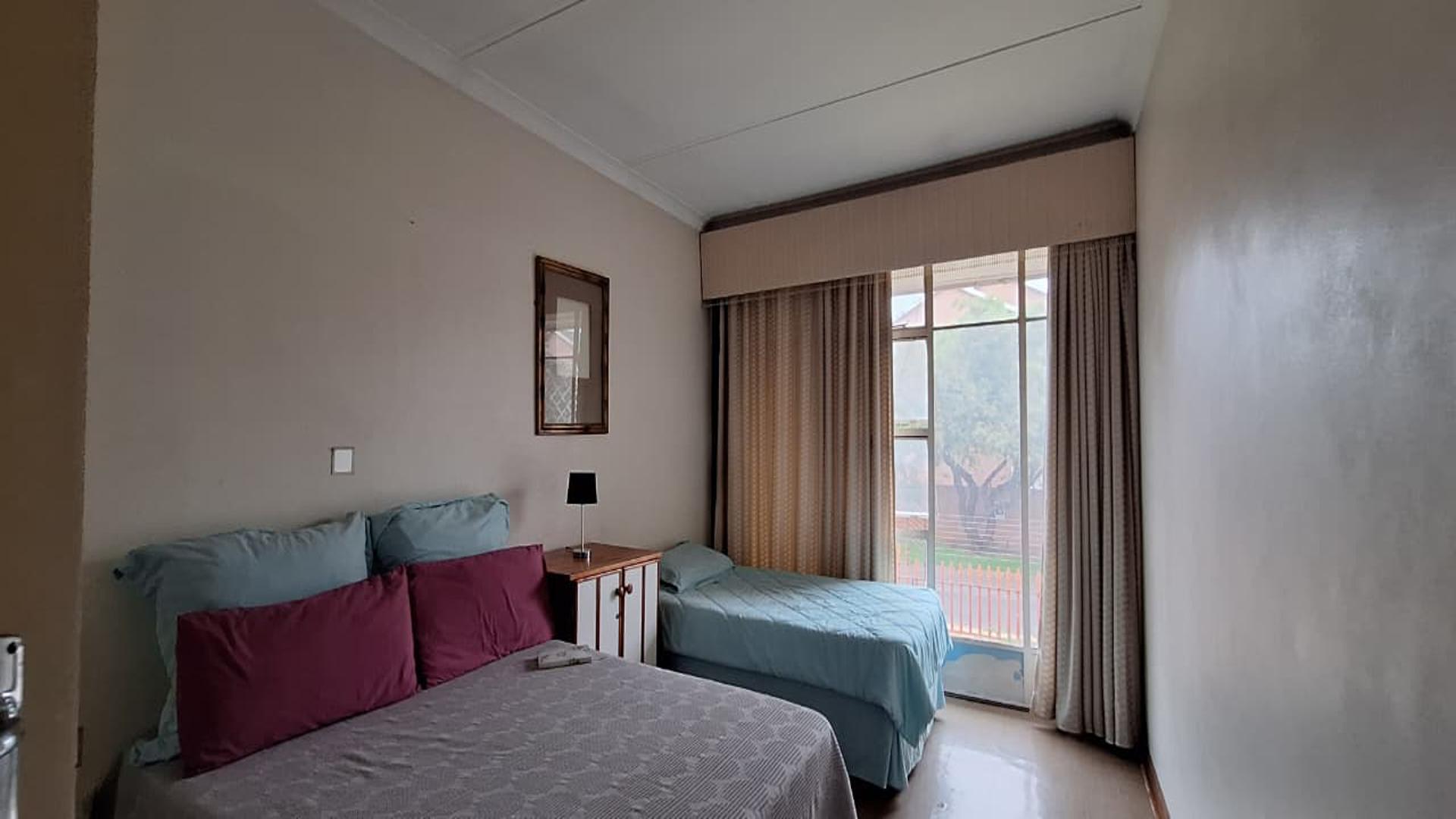 Bed Room 1 - 18 square meters of property in Florida