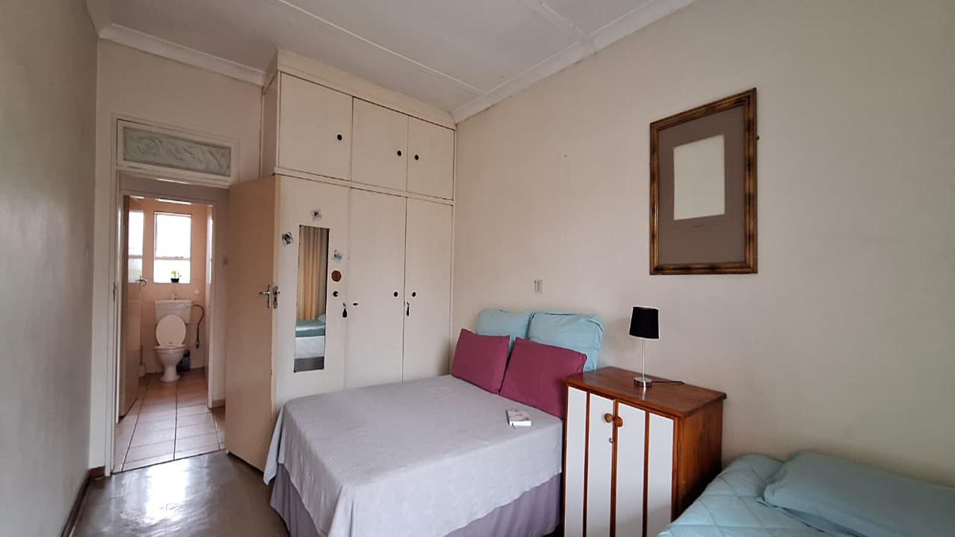 Bed Room 1 - 18 square meters of property in Florida