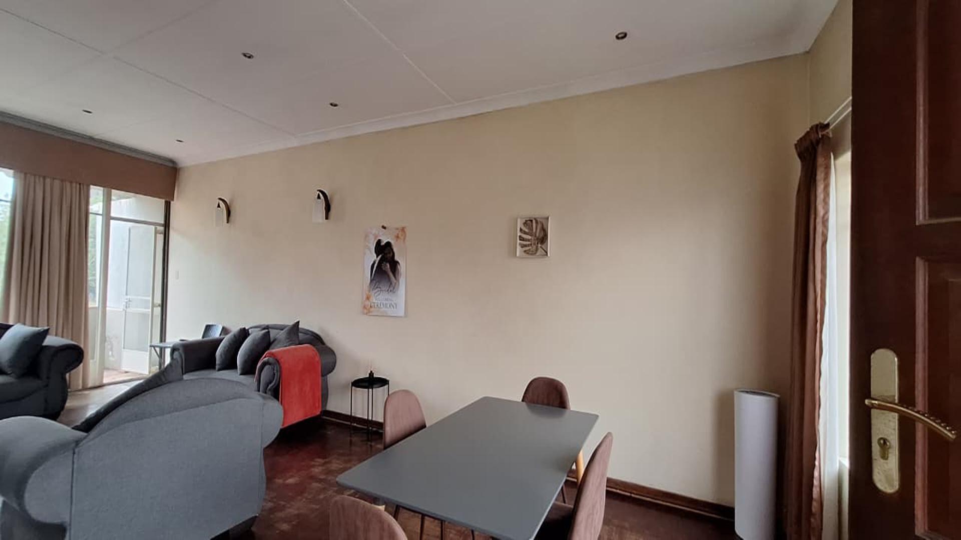 Dining Room - 10 square meters of property in Florida