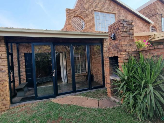 3 Bedroom Simplex for Sale For Sale in Hennopspark - MR712095