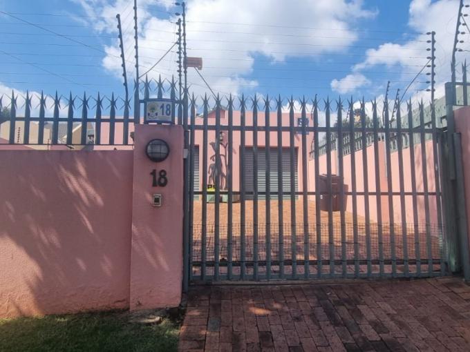 3 Bedroom House for Sale For Sale in Elandsfontein AH - MR712118