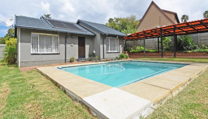 2 Bedroom House for Sale For Sale in Weltevreden Park - MR712121