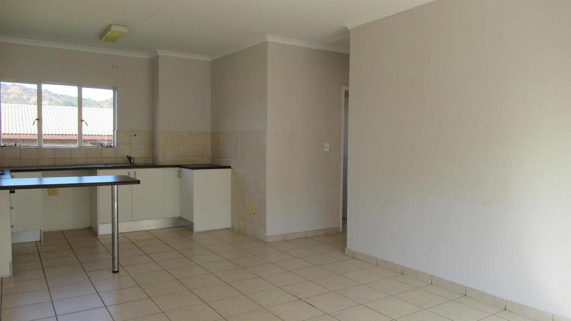 Lounges - 21 square meters of property in Meredale