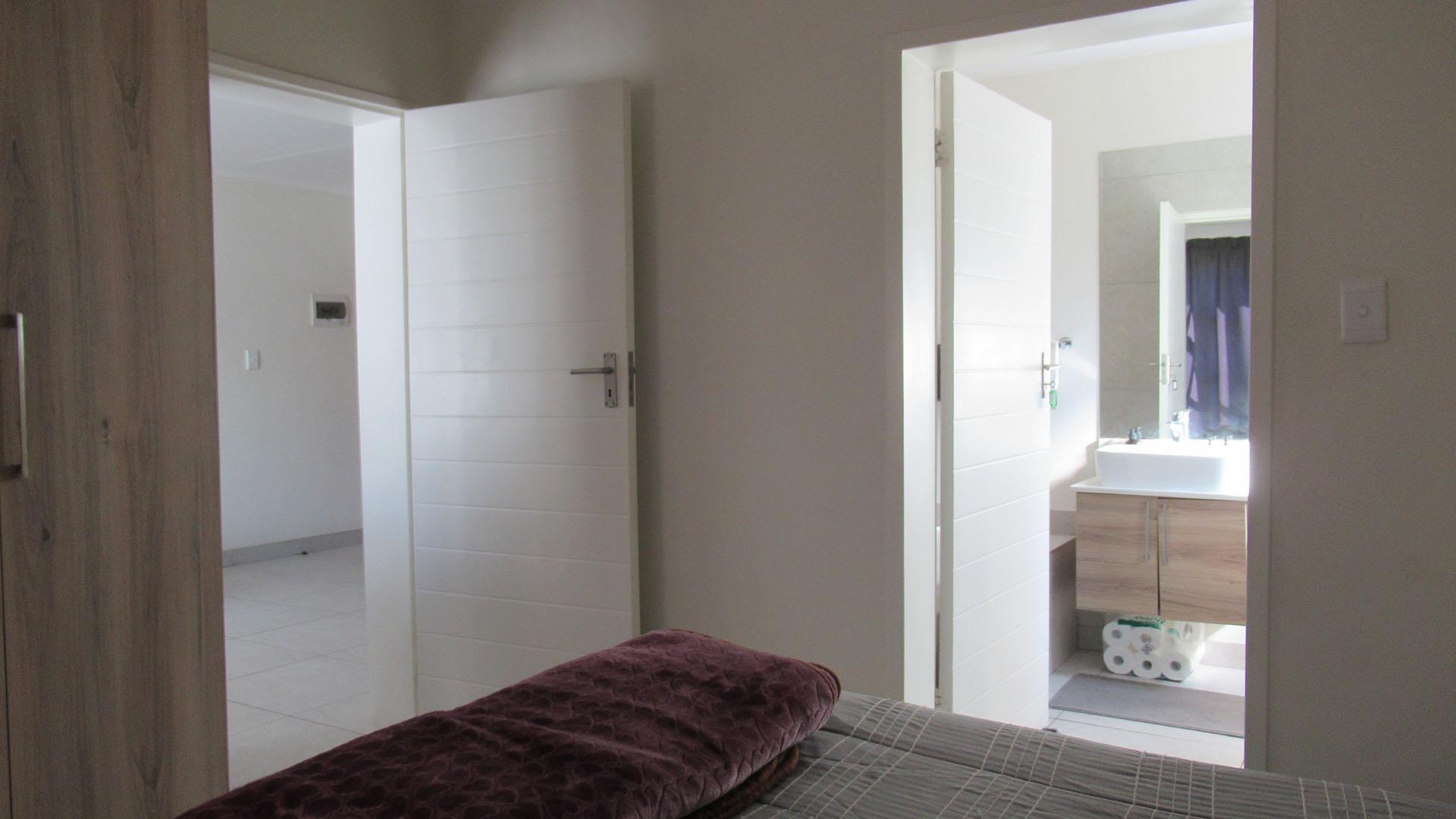 Bed Room 1 - 12 square meters of property in Longlake 