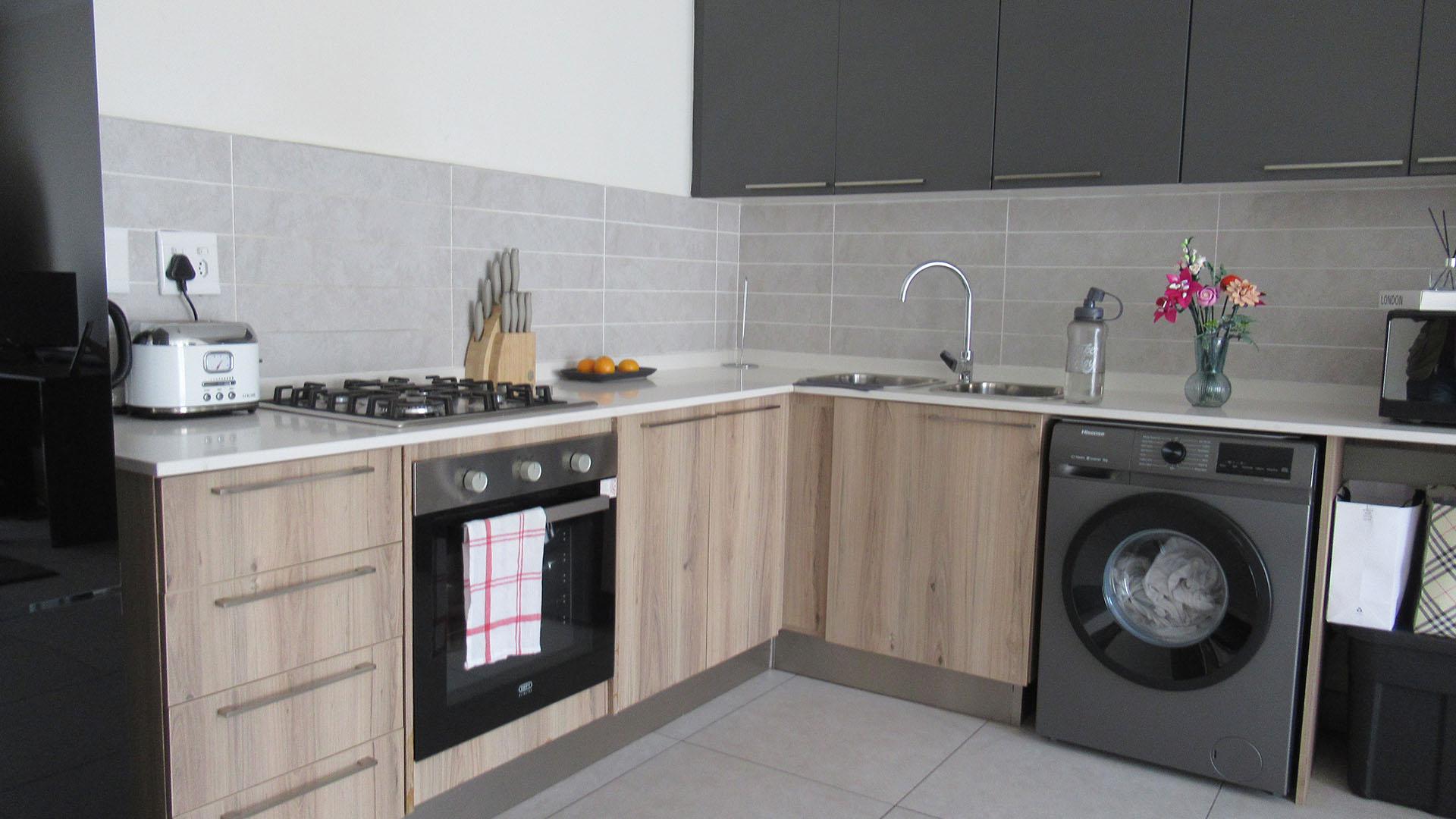 Kitchen - 20 square meters of property in Longlake 