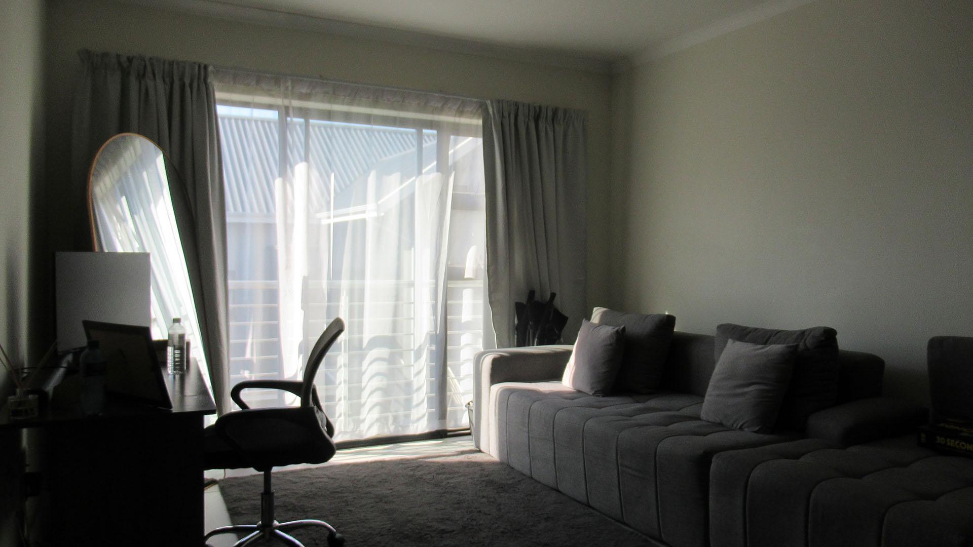 Lounges of property in Longlake 