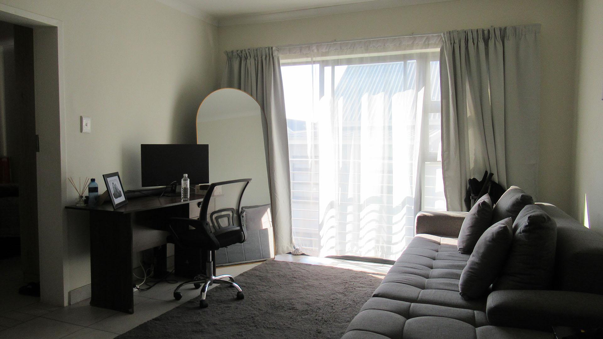 Lounges of property in Longlake 