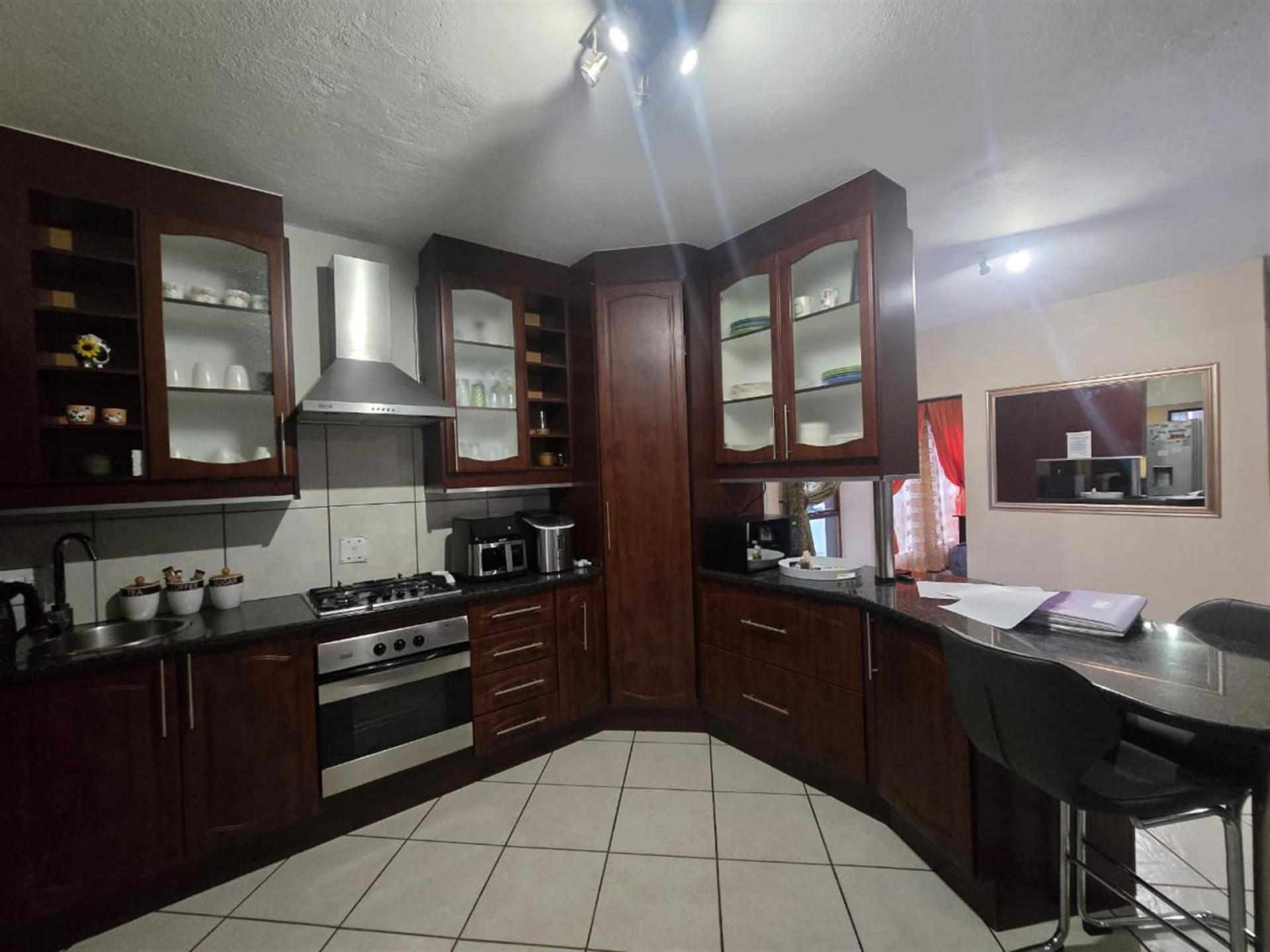  of property in Bendor