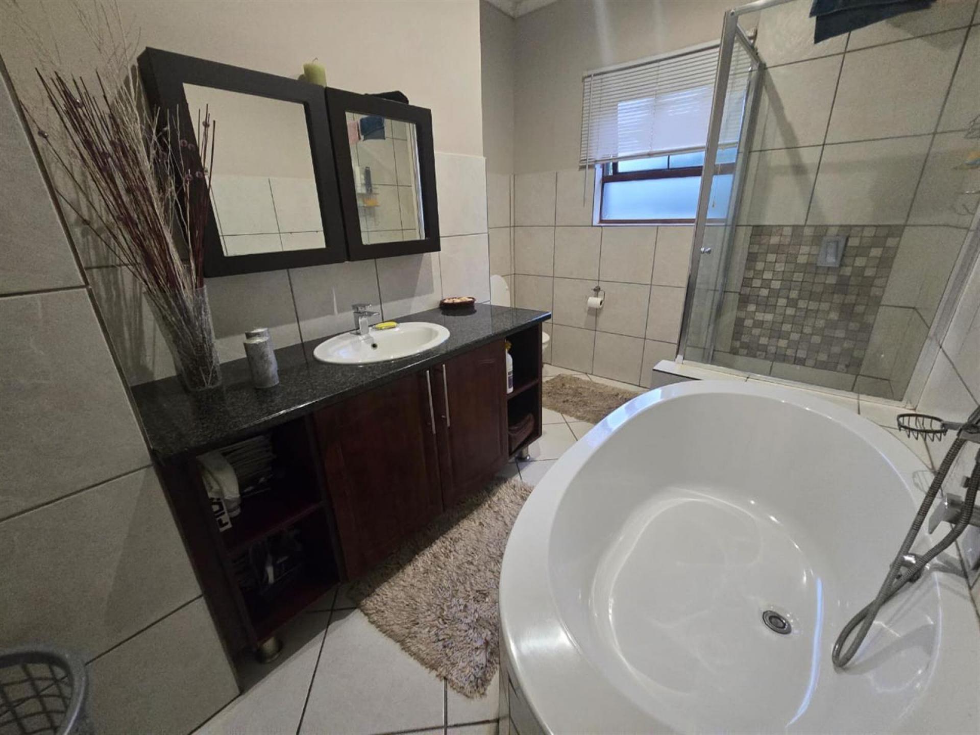  of property in Bendor