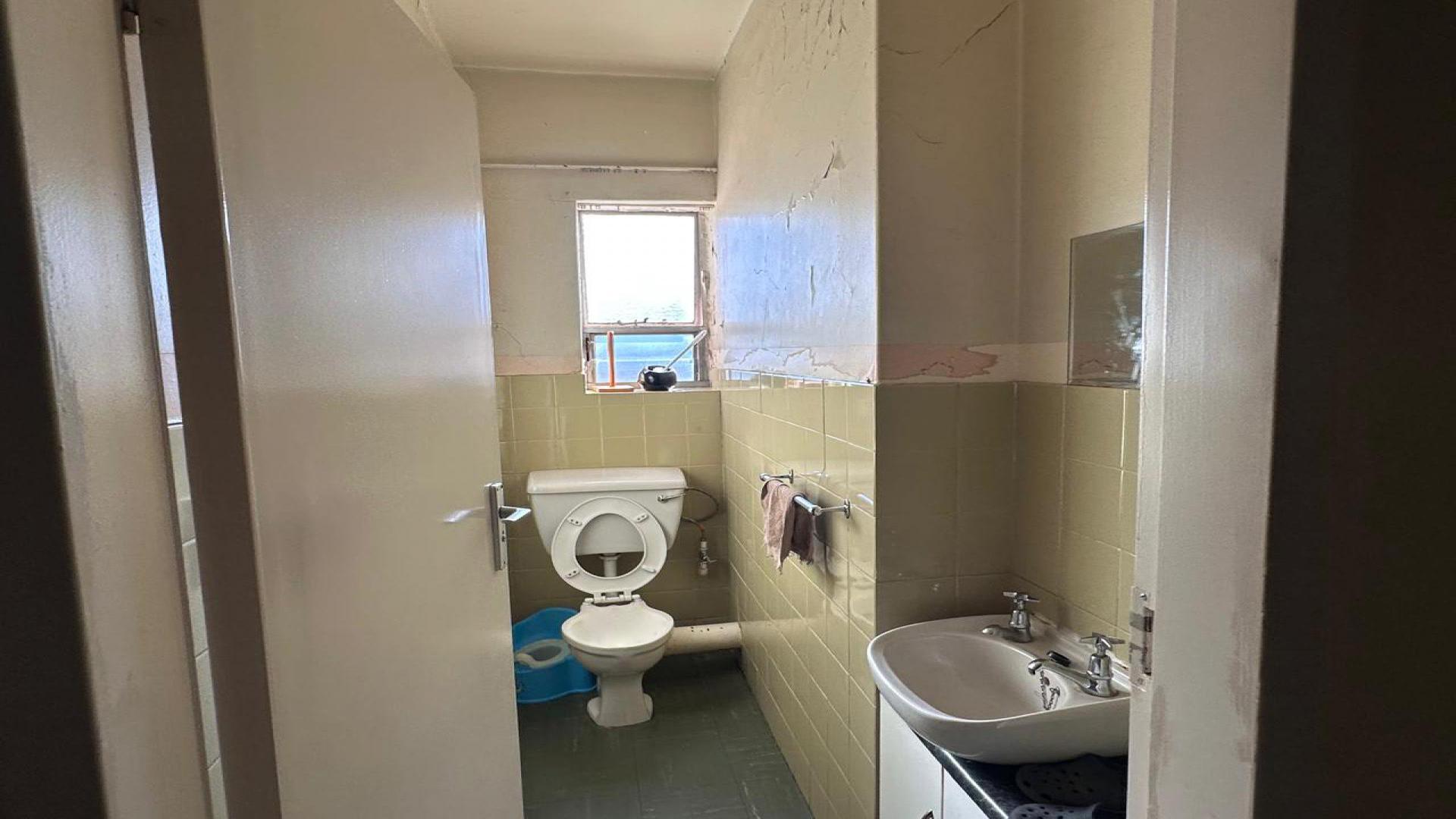 Bathroom 1 - 3 square meters of property in Malvern