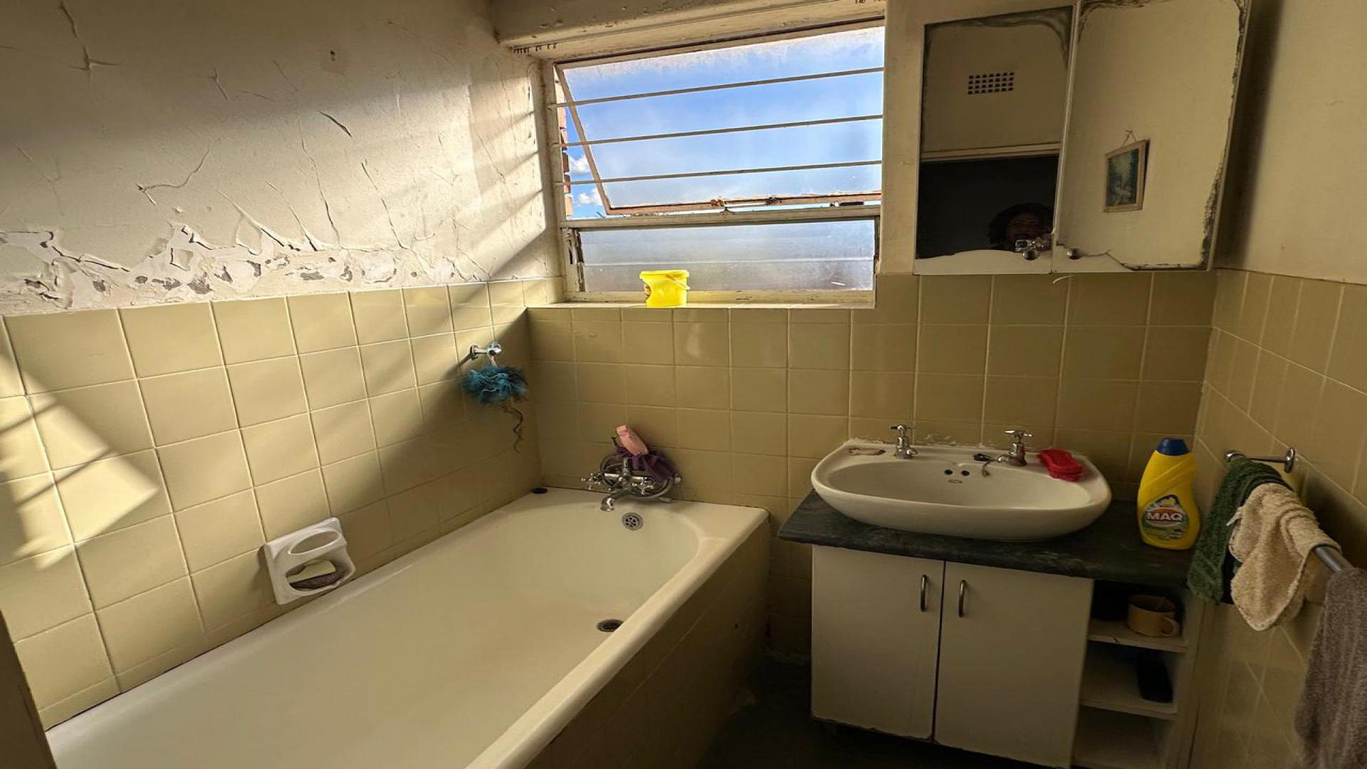 Bathroom 1 - 3 square meters of property in Malvern