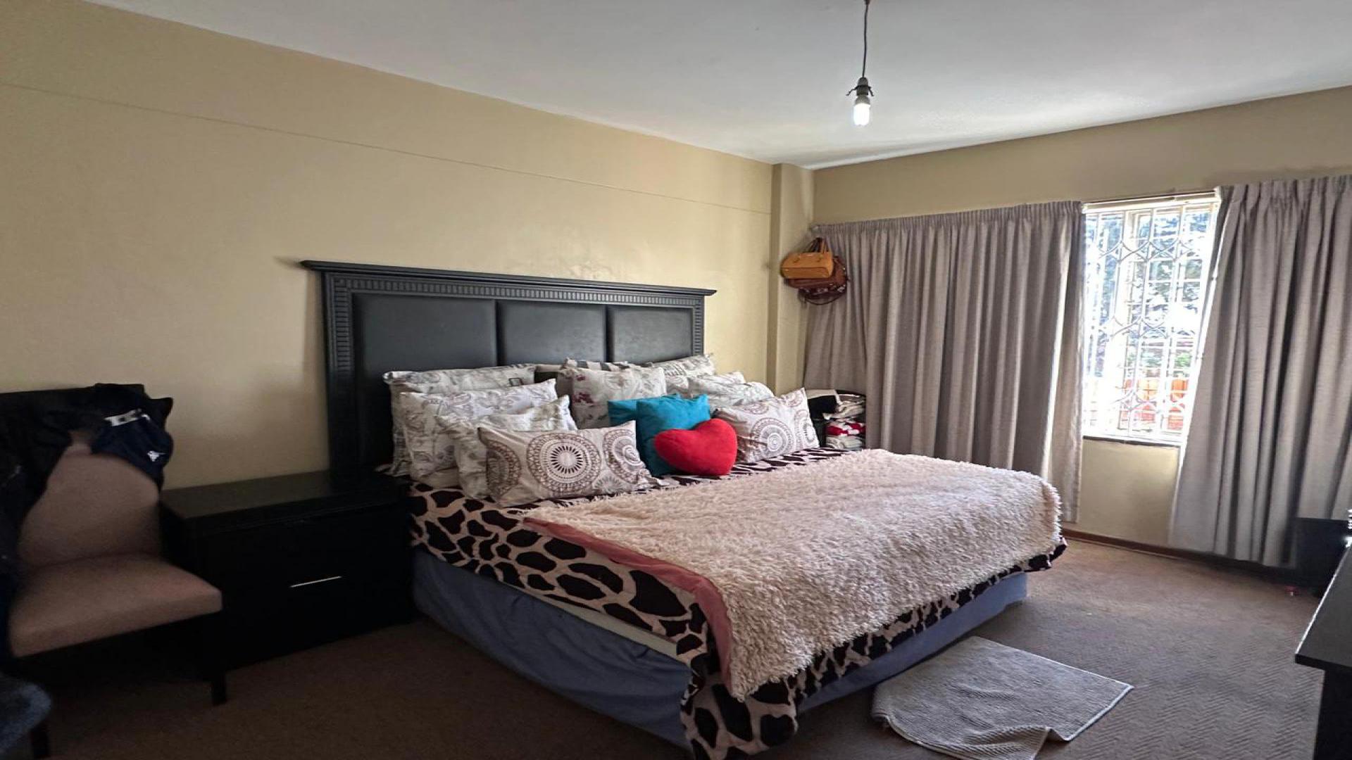 Bed Room 1 - 14 square meters of property in Malvern