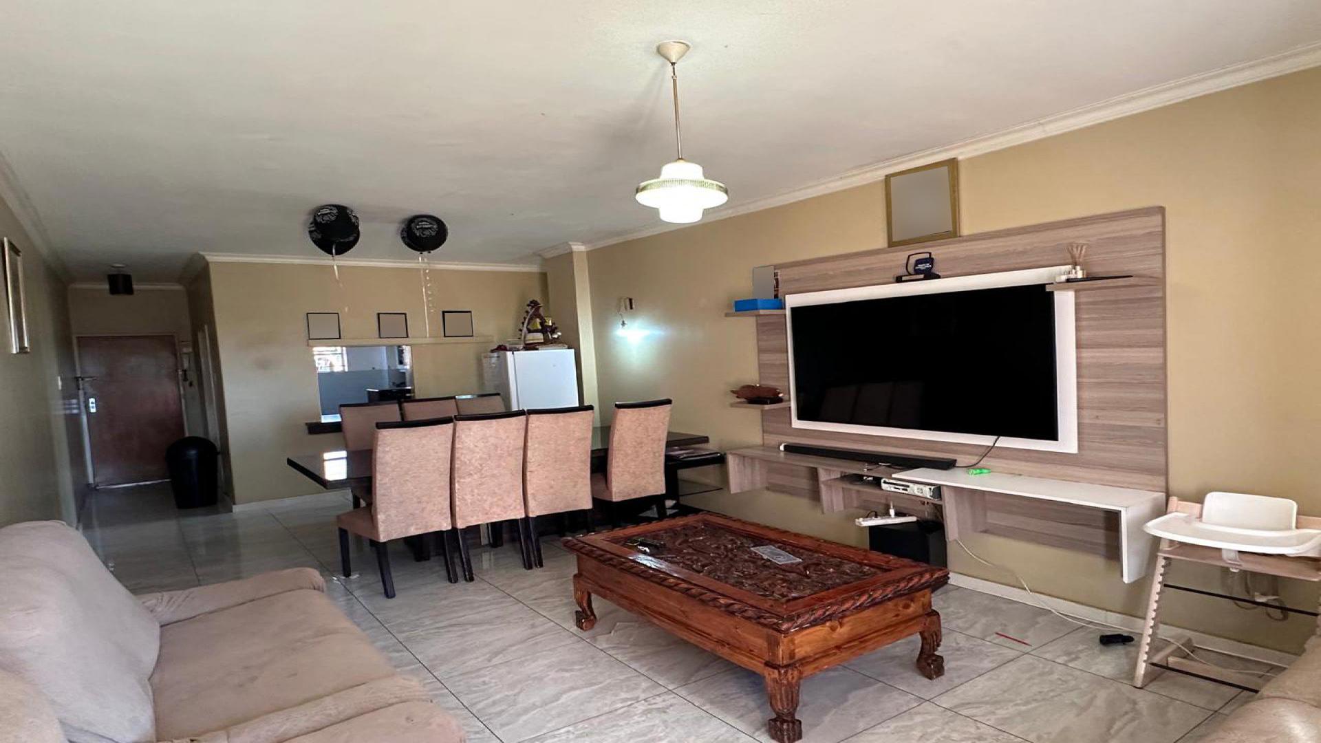 Lounges - 13 square meters of property in Malvern