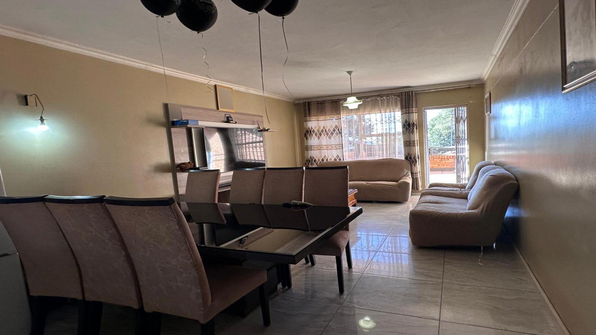 Dining Room - 15 square meters of property in Malvern