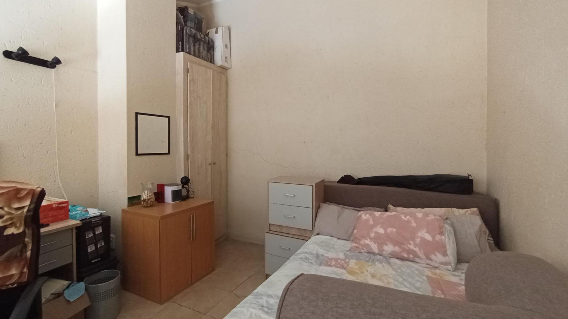 Bed Room 1 - 14 square meters of property in Hillcrest