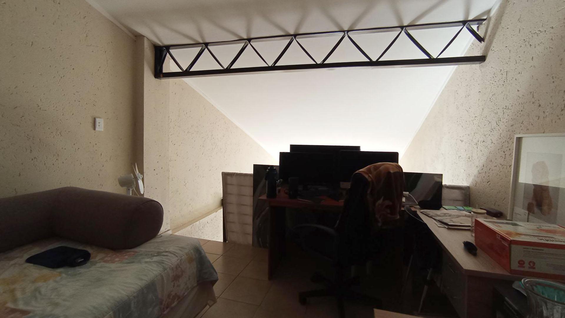 Bed Room 1 - 14 square meters of property in Hillcrest