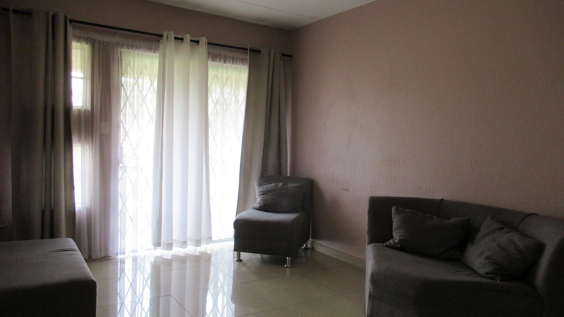 Lounges - 11 square meters of property in Laser Park