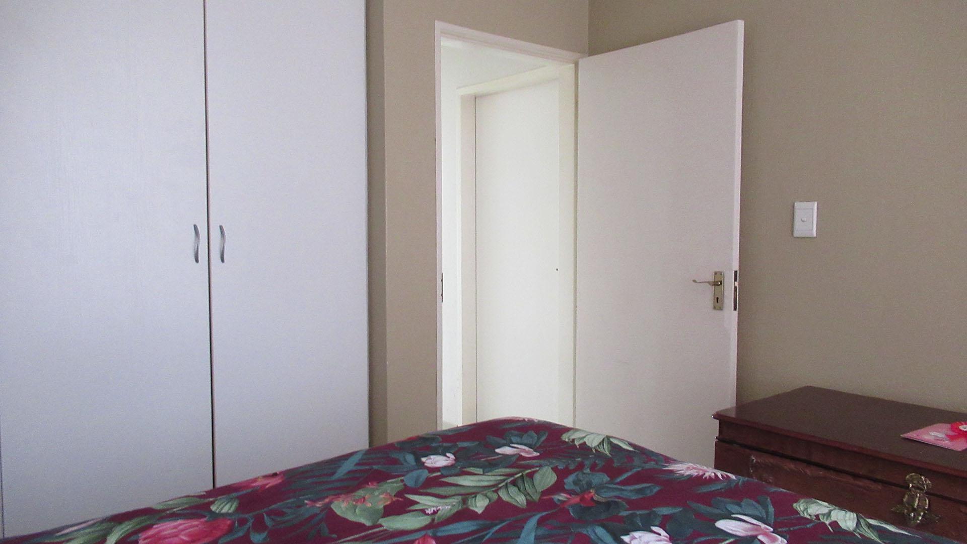Bed Room 2 - 12 square meters of property in Laser Park