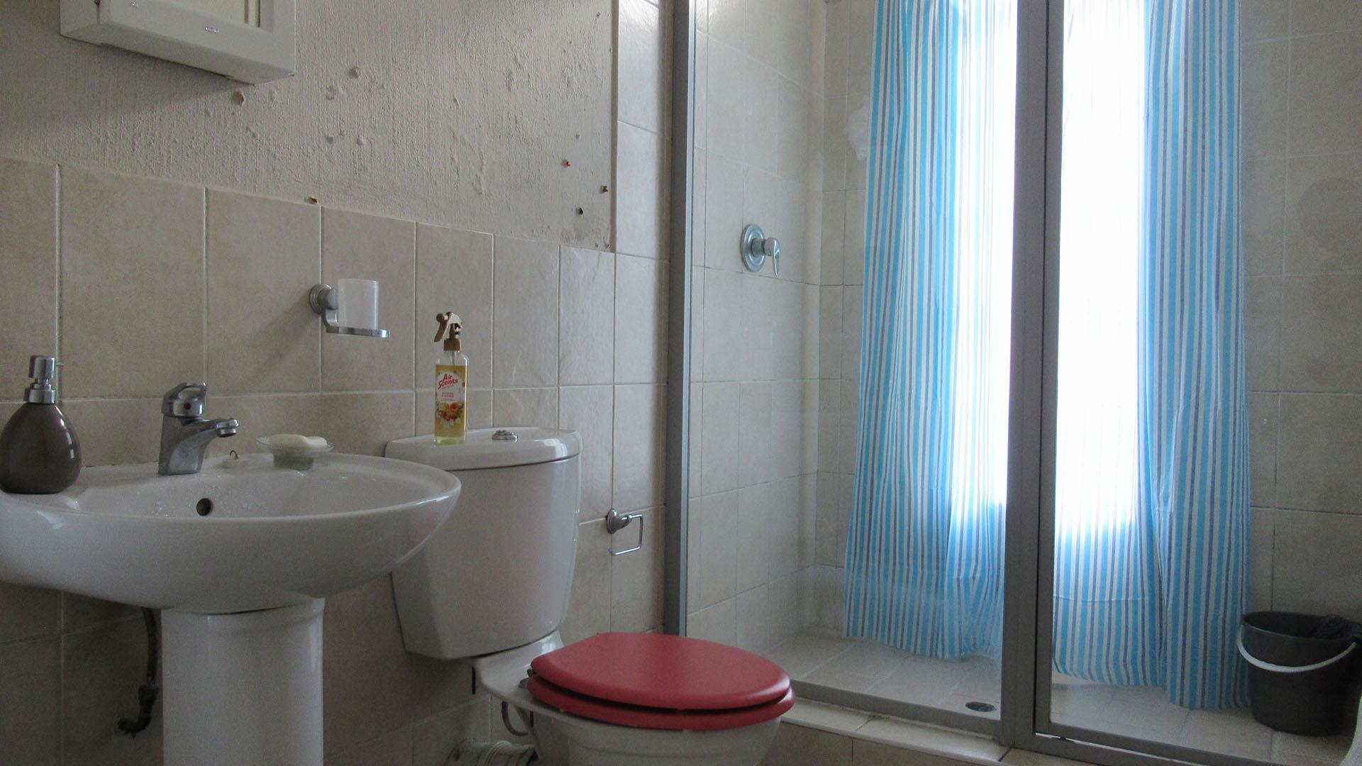 Bathroom 1 - 7 square meters of property in Laser Park