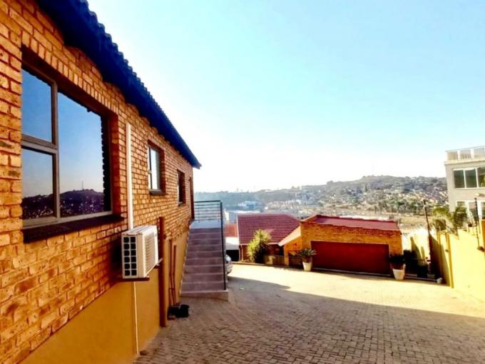 3 Bedroom House for Sale For Sale in Bassonia - MR712202