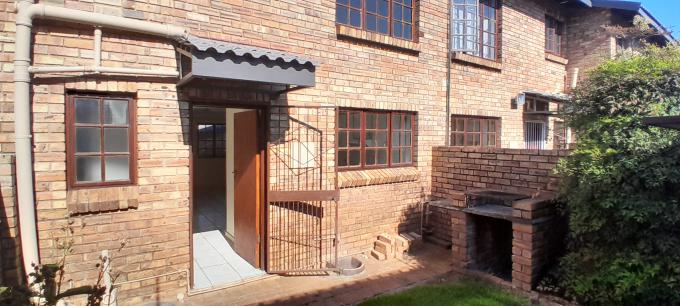 2 Bedroom Duplex for Sale For Sale in Weltevreden Park - MR712213