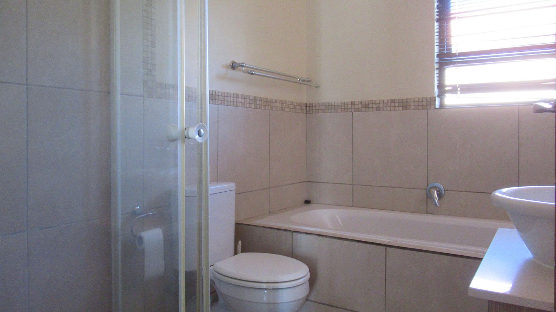 Bathroom 1 of property in Comet