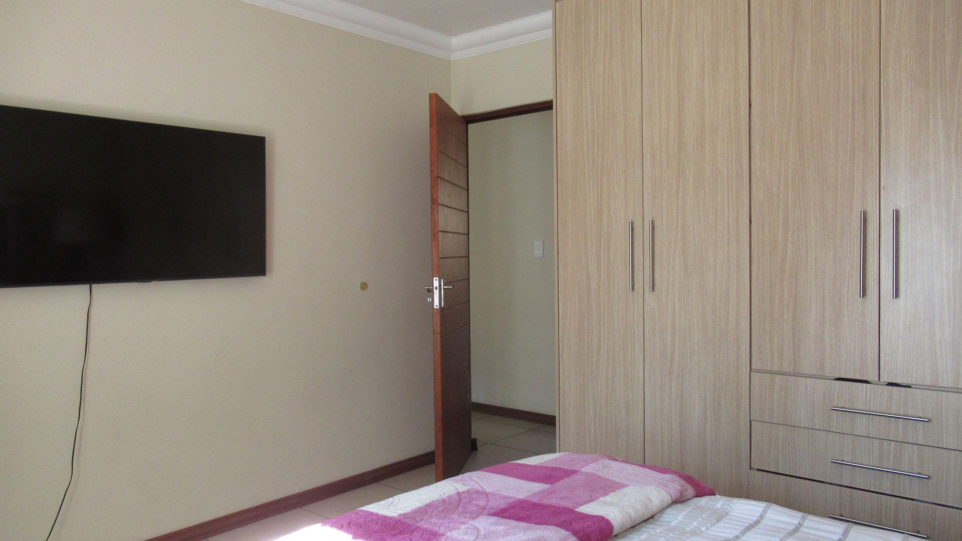 Bed Room 2 - 15 square meters of property in Comet