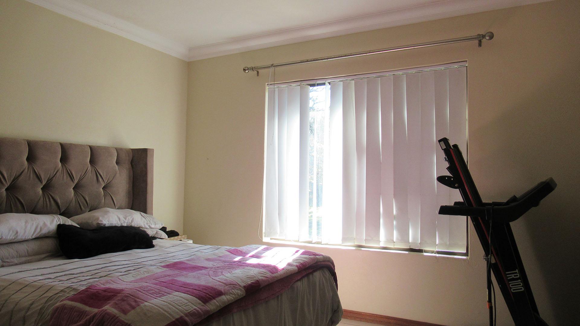Bed Room 2 - 15 square meters of property in Comet
