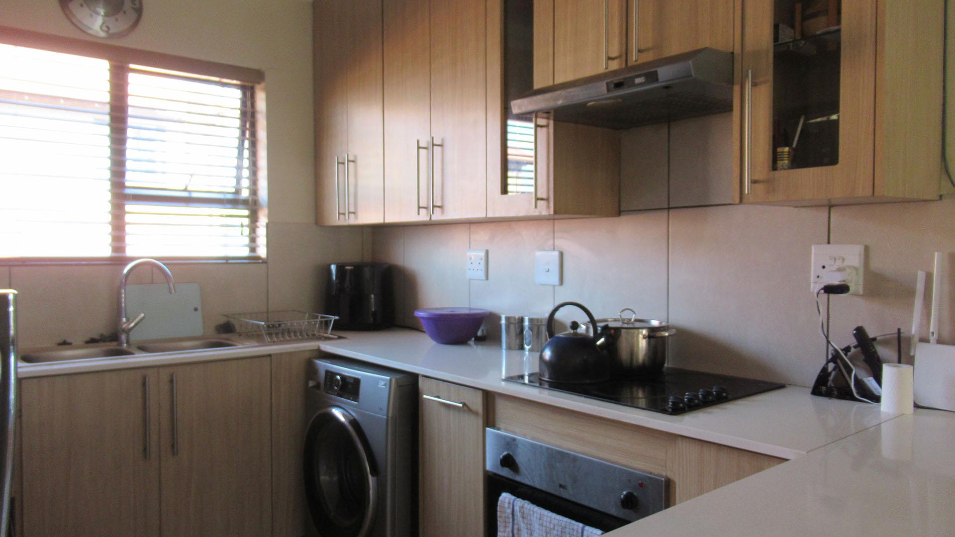 Kitchen - 7 square meters of property in Comet